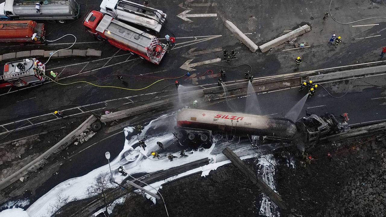 meksikada yanici madde tasiyan tanker patladi 3 olu 70 yarali mJmYzidf