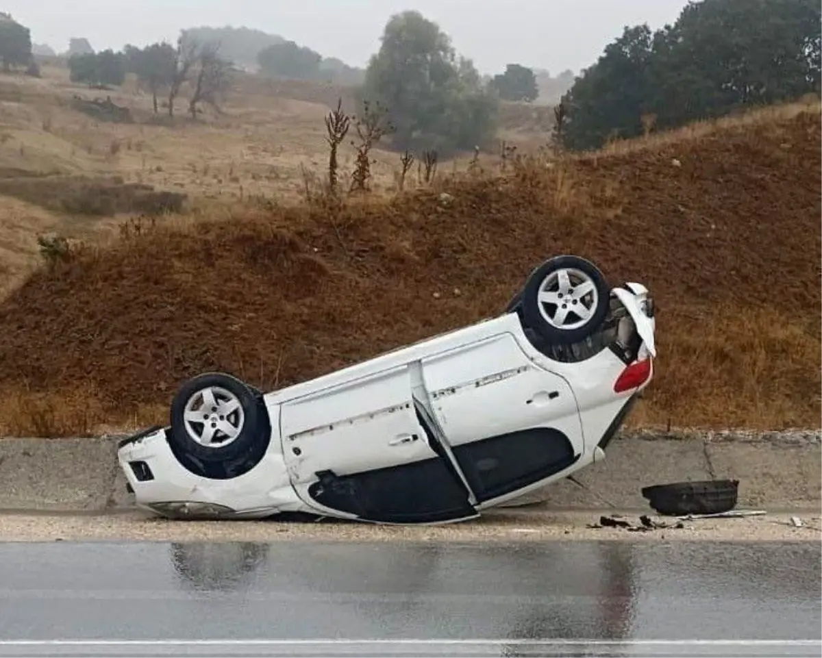 bilecikte yagistan kaynakli trafik kazasi iki yarali 5YZVjVSc