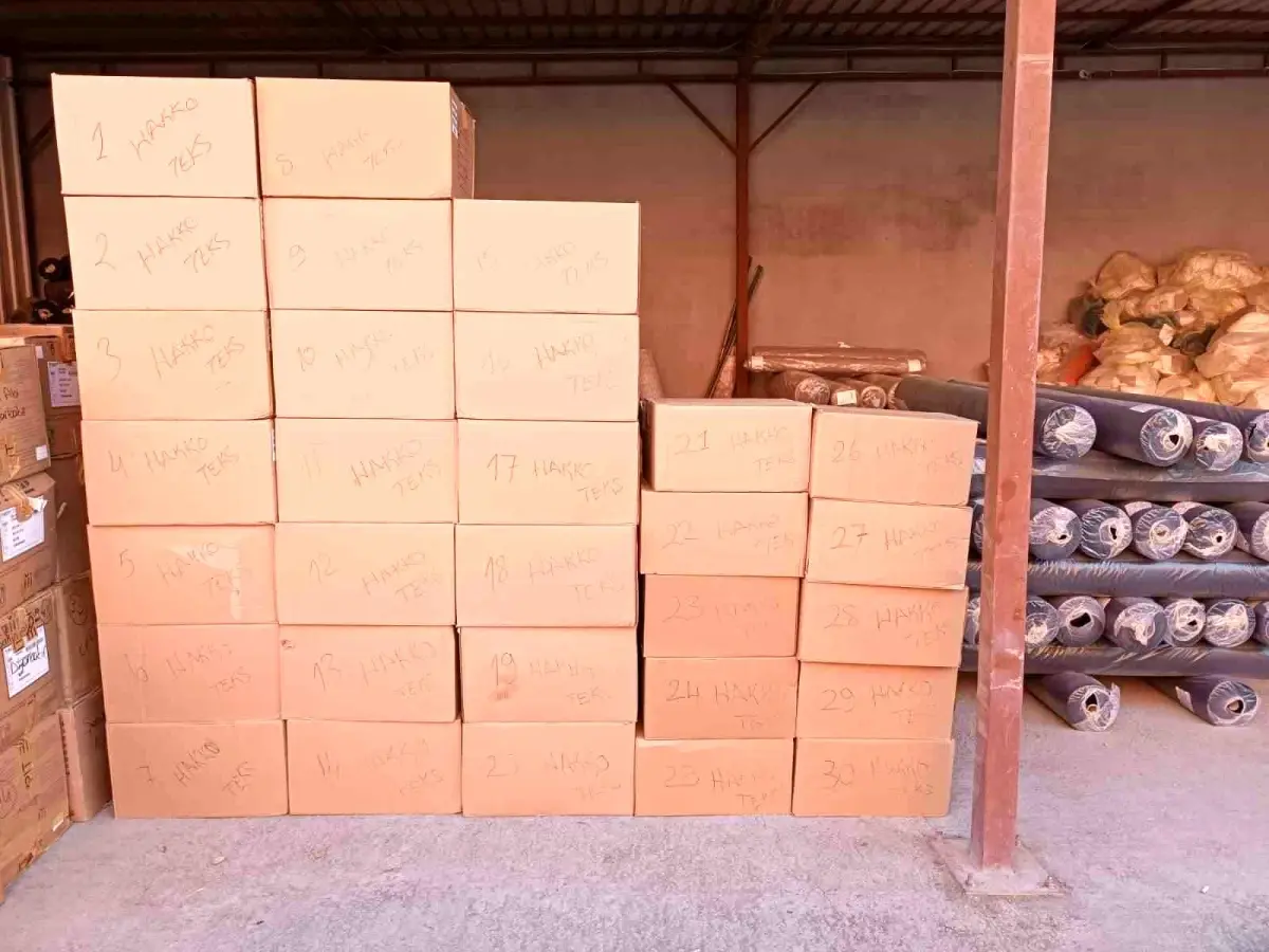 diyarbakirda hayirseverlerden ogrencilere 300 cift ayakkabi tDVGIAib.jpg