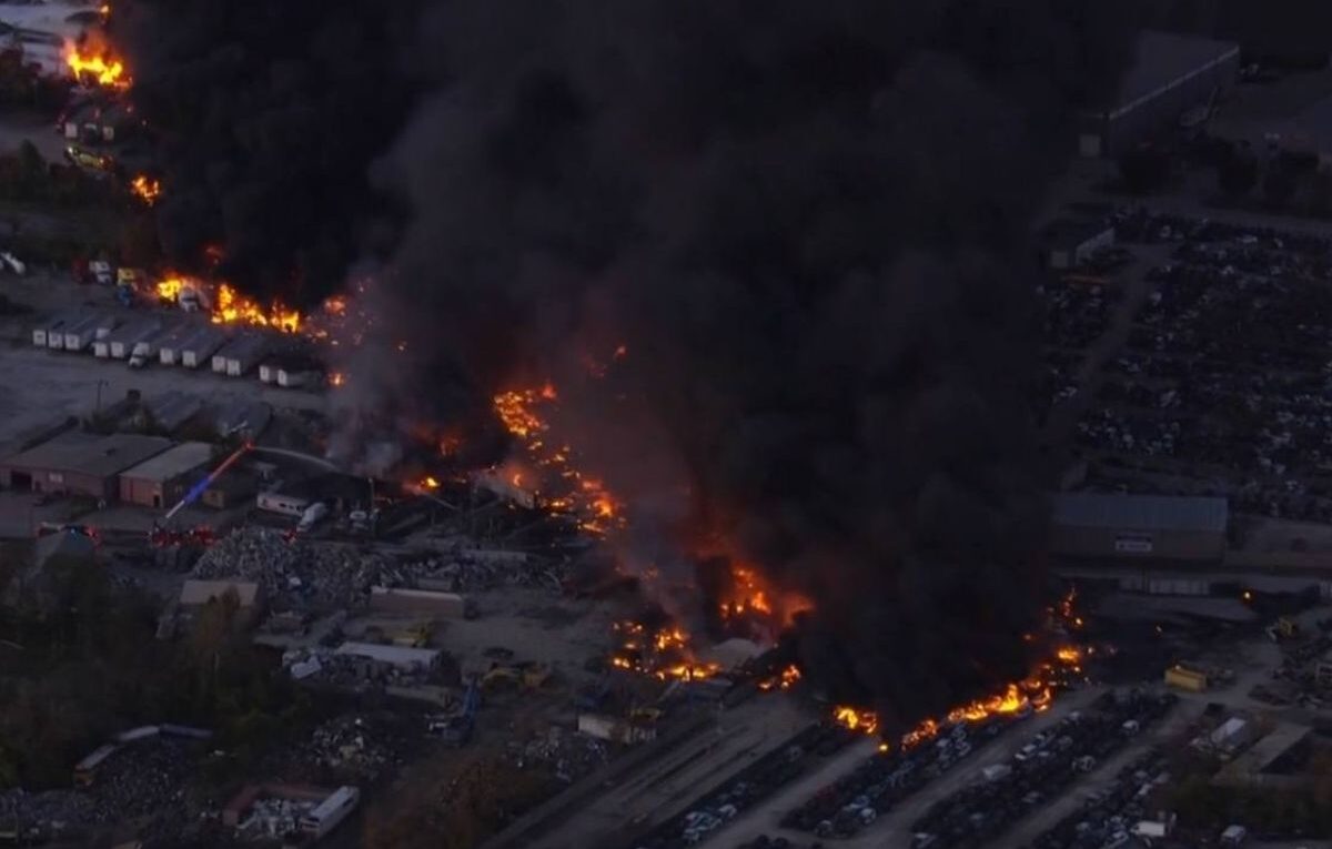 abdde kargo sirketi upsye ait ucak dustu ardindan patlama meydana geldi 1tfN9B7z.jpg