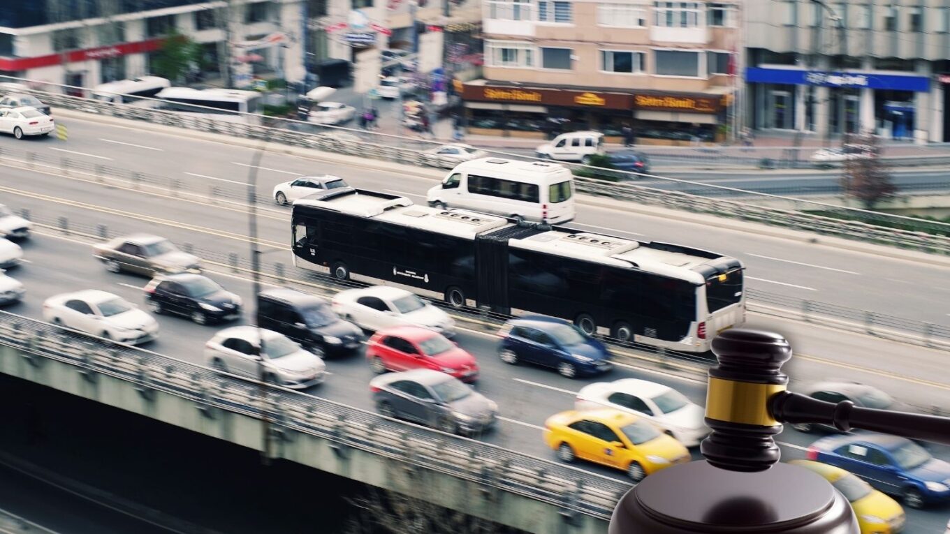 trafik kavgasinda esini yanlislikla olduren sanik icin beraat karari verildi crLMdQPd.jpg