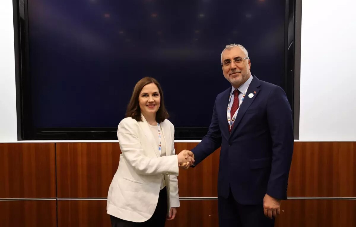 vedat isikhan katarda finlandiya sosyal guvenlik bakani ile gorustu mLvFn7t3.jpg