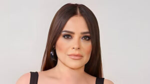 reyhan-karacanin-zor-gunleri-annem-riskli-bir-ameliyata-giriyor-jsQllG3J