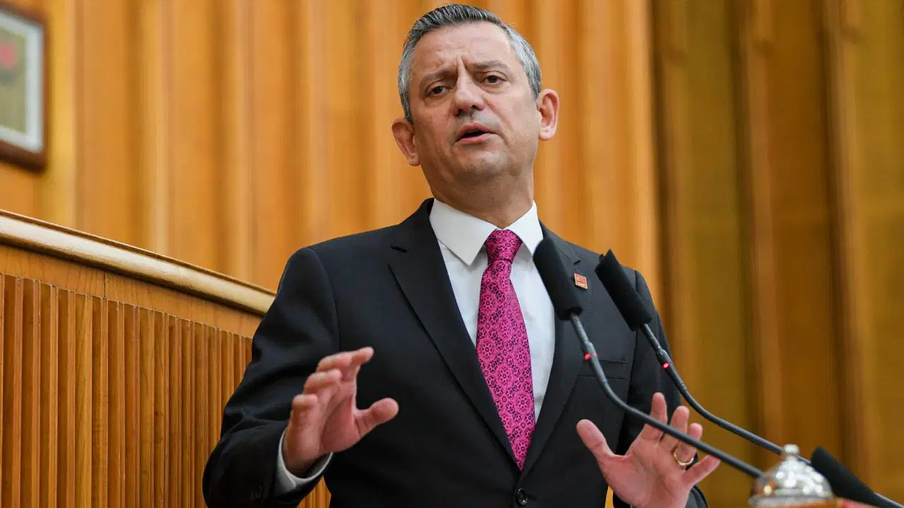 CHP Lideri Özgür Özel’den İktidara Seçim Çağrısı: “55 Vekilin İstifasını Getirmeyen Namerttir”