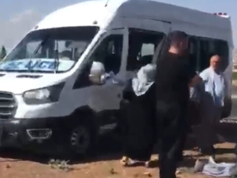 Para nakil aracı minibüs ile çarpıştı: 5 çocuk 15 kişi yaralandı