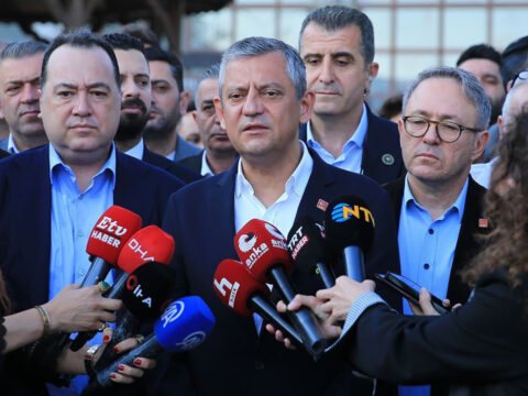 Ozgur ozel kurultay icin mahkemeye basvuruyor AI7stIPH